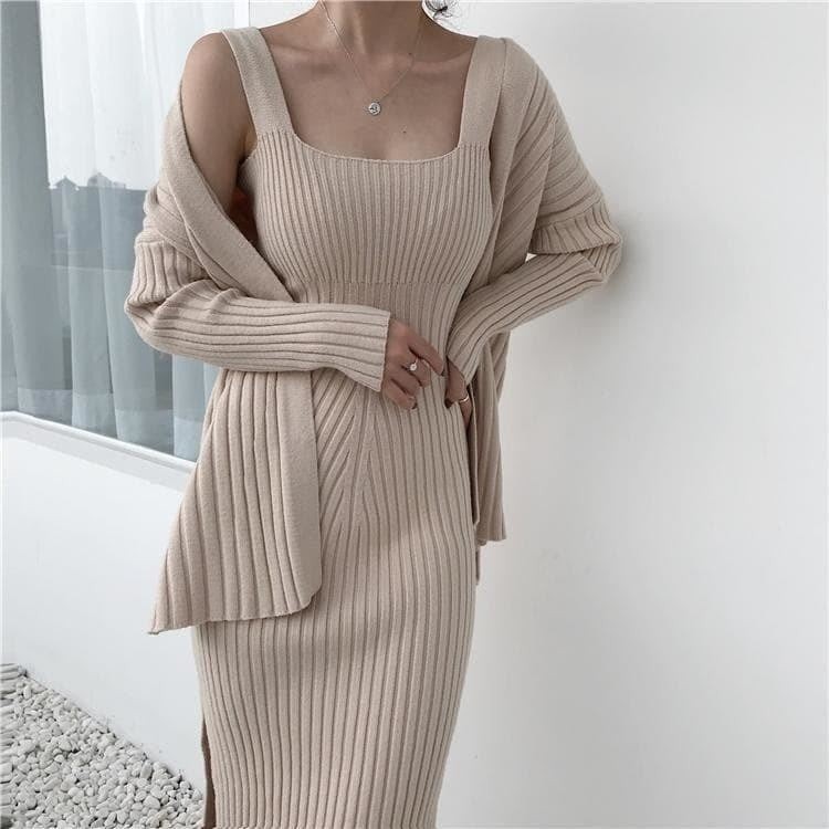 Ensemble confortable composé d'une robe et d'un cardigan