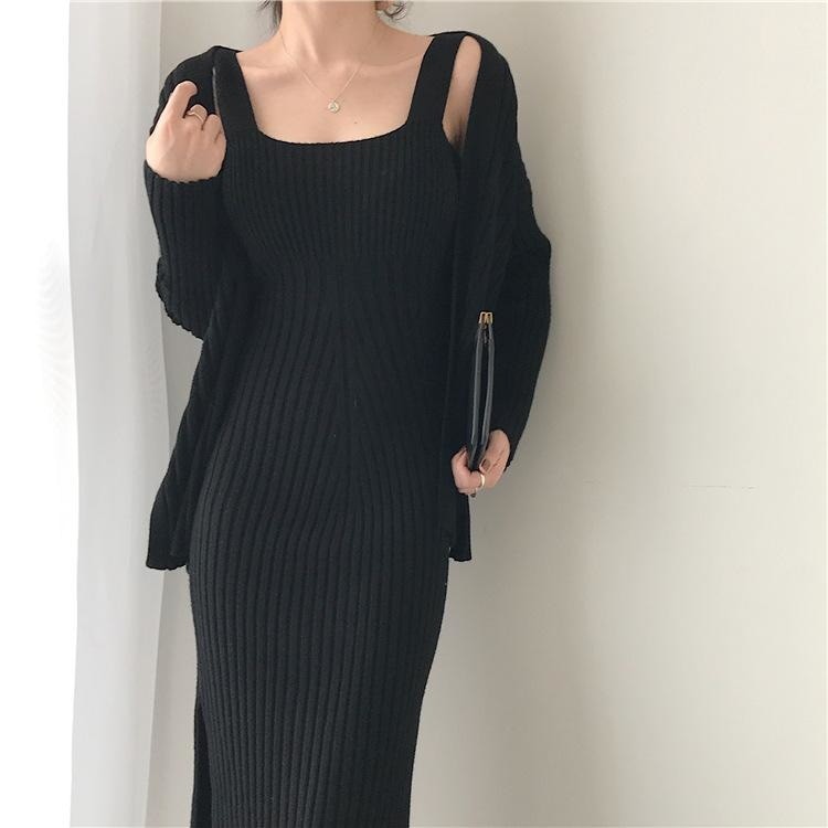 Ensemble confortable composé d'une robe et d'un cardigan