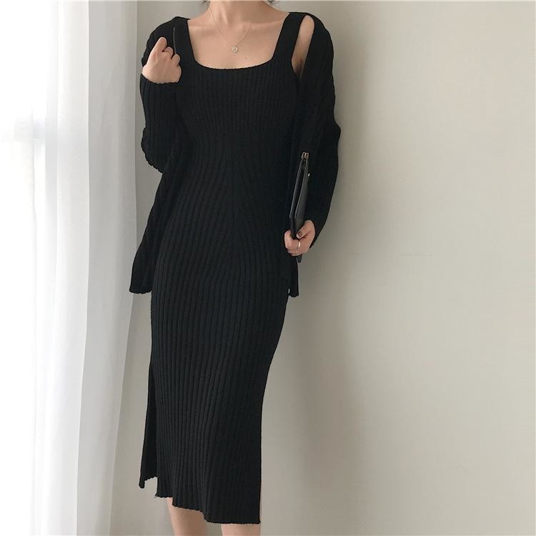 Ensemble confortable composé d'une robe et d'un cardigan